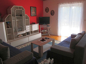 The second floor apartment (Apartment 2) is for up to seven persons.