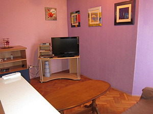 The third floor apartment (Apartment 3) is for up to seven persons.